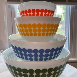 Vintage Pyrex Dots *FULL SET* Nesting Mixing Bowls Excellent Condition & Rare!